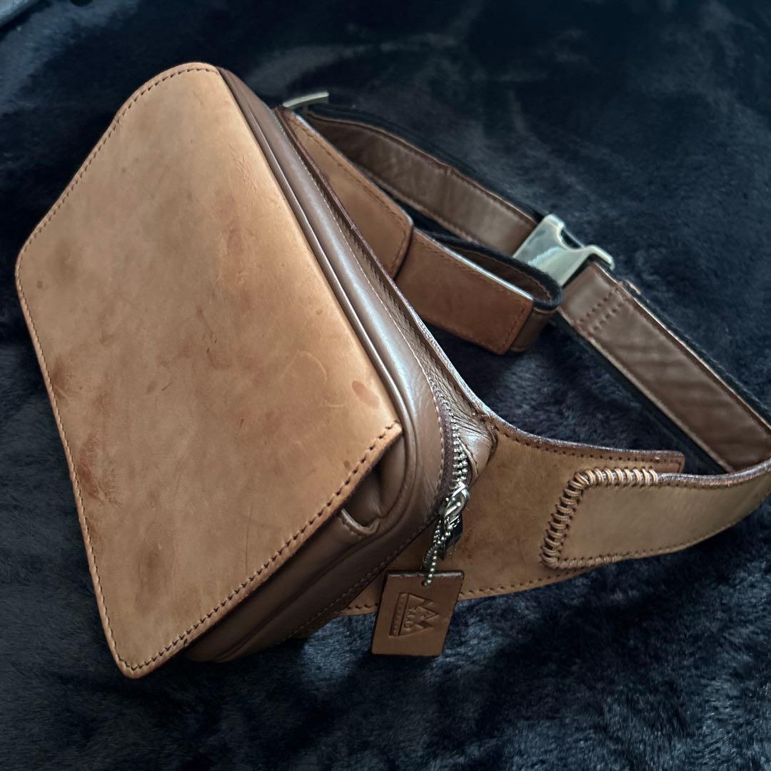 SAAD レザー ボディバッグ ブラウン