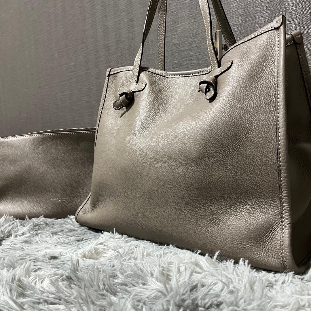 ✨️美品✨️ ジャンニキャリーニ マルチェッラ オールレザー グレージュ 肩掛け