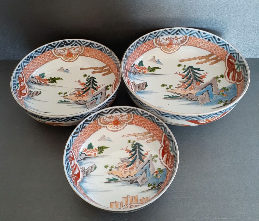 【名品】明治時代　古伊万里　金彩色絵　帆掛け舟に山水図　三重鉢　大中小　無傷！