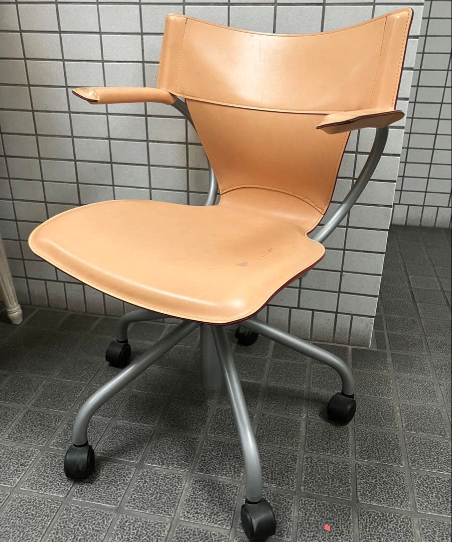 karimokuカリモク　 回転式 レザー ヌメ革 モダンデスクチェア