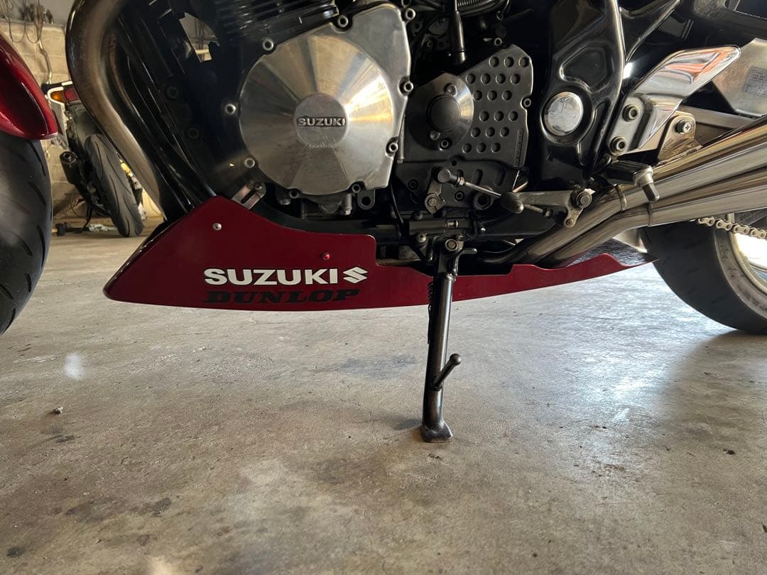 イナズマ400 アンダーカウル　ヨシムラ4本出しマフラーに干渉せず綺麗に付きます